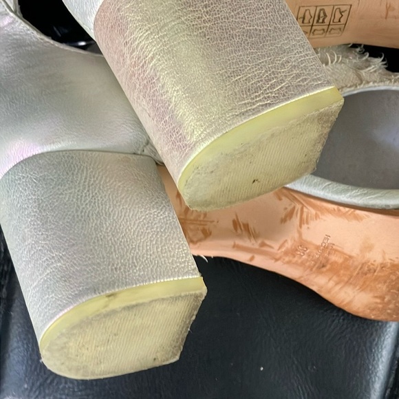 Women’s size 38 Spanish leather Miista- London Cream 2.5” Shoes - Imperfect - Picture 13 of 16